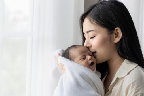 Managing Postpartum Depression with the Help of Confinement Nannies